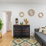 Cozy & Modern Apartment