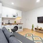 Cozy & Modern Apartment